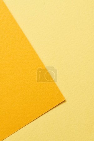 Foto de Fondo de papel kraft áspero, textura de papel diferentes tonos de amarillo. Mockup con espacio de copia para texto - Imagen libre de derechos