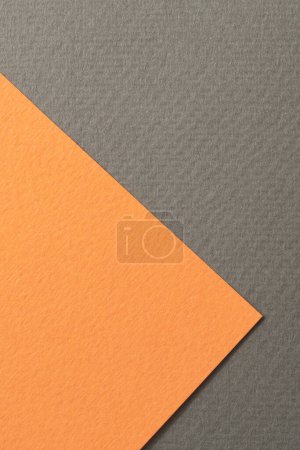 Foto de Fondo de papel kraft áspero, textura de papel negro de color naranja. Mockup con espacio de copia para texto - Imagen libre de derechos
