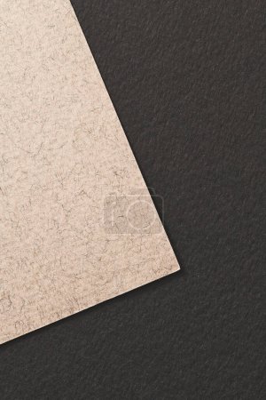 Foto de Fondo de papel kraft áspero, textura de papel negro colores grises. Mockup con espacio de copia para texto - Imagen libre de derechos