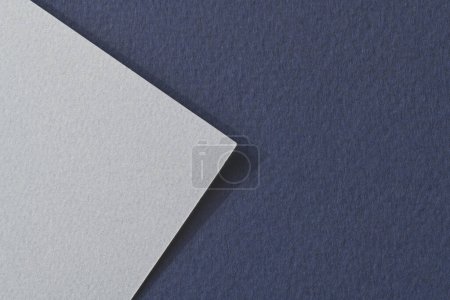 Téléchargez les photos : Papier kraft brut fond, texture du papier bleu gris couleurs. Maquette avec espace de copie pour le texte - en image libre de droit