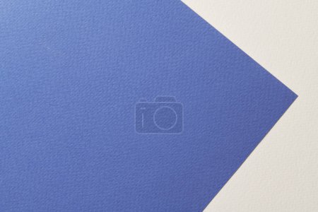 Foto de Fondo de papel kraft áspero, textura de papel azul colores blancos. Mockup con espacio de copia para texto - Imagen libre de derechos
