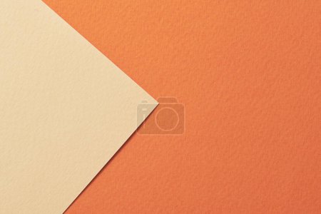 Foto de Fondo de papel kraft áspero, textura de papel naranja colores beige. Mockup con espacio de copia para texto - Imagen libre de derechos