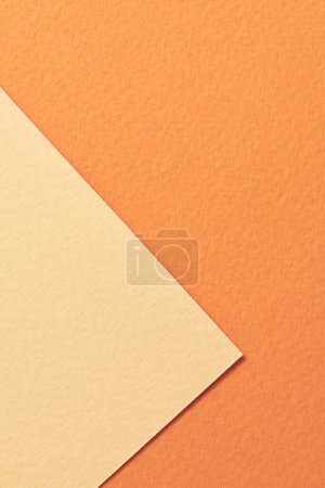 Téléchargez les photos : Papier kraft brut fond, texture du papier orange beige couleurs. Maquette avec espace de copie pour le texte - en image libre de droit