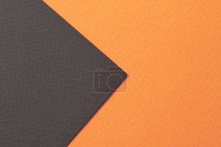 Foto de Fondo de papel kraft áspero, textura de papel naranja colores negros. Mockup con espacio de copia para texto - Imagen libre de derechos