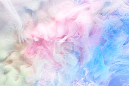 Fondo de humo abstracto multicolor. Mezclar tinta de alcohol, arte líquido creativo maqueta con espacio de copia. Olas de pintura acrílica bajo el agua