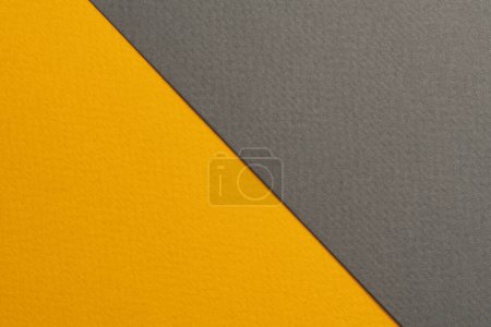 Foto de Fondo de papel kraft áspero, textura de papel negro colores amarillos. Mockup con espacio de copia para texto - Imagen libre de derechos