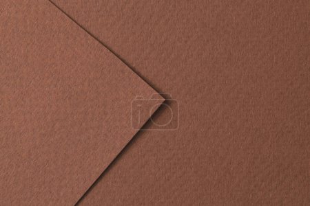Foto de Rough kraft piezas de papel de fondo, geométrico monocromo textura de papel de color marrón. Mockup con espacio de copia para texto - Imagen libre de derechos