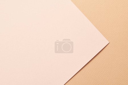 Foto de Fondo de papel kraft áspero, textura de papel beige arena colores. Mockup con espacio de copia para texto - Imagen libre de derechos