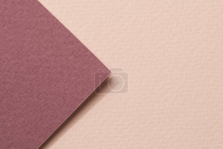 Foto de Fondo de papel kraft áspero, textura de papel de color beige burdeos. Mockup con espacio de copia para texto - Imagen libre de derechos