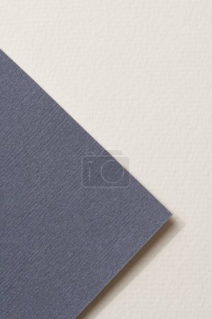 Téléchargez les photos : Papier kraft brut fond, texture du papier bleu blanc couleurs. Maquette avec espace de copie pour le texte - en image libre de droit