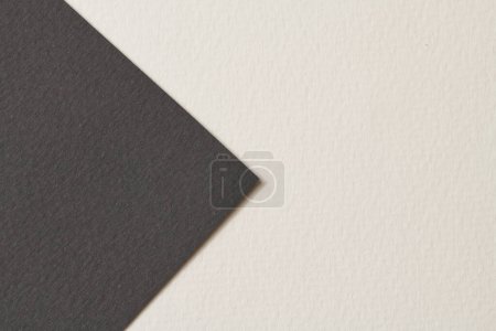 Téléchargez les photos : Papier kraft brut fond, texture du papier noir blanc couleurs. Maquette avec espace de copie pour le texte - en image libre de droit