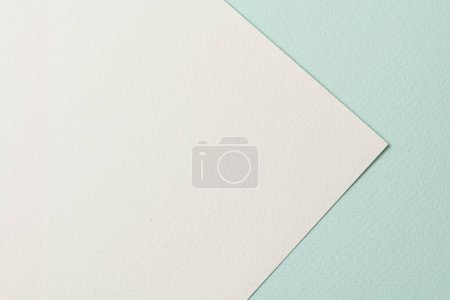 Foto de Fondo de papel kraft áspero, textura de papel menta colores blancos. Mockup con espacio de copia para texto - Imagen libre de derechos