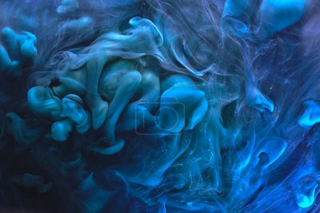Blaue Farbe abstrakter Rauch Hintergrund. Mischen Sie Alkohol Tinte, kreative flüssige Kunst Attrappe mit Kopierraum. Acrylfarbe wellen unter Wasser