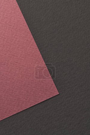 Foto de Fondo de papel kraft áspero, textura de papel negro colores rojos. Mockup con espacio de copia para texto - Imagen libre de derechos