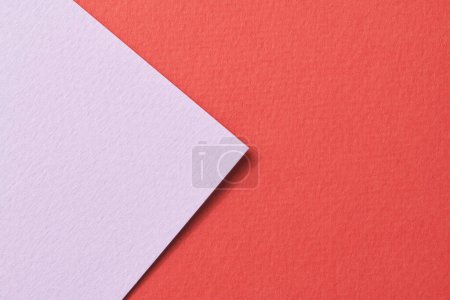 Foto de Fondo de papel kraft áspero, textura de papel rojo lila colores. Mockup con espacio de copia para texto - Imagen libre de derechos