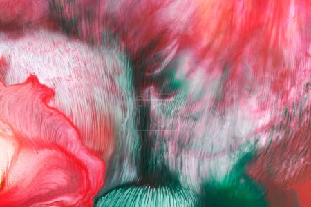 Téléchargez les photos : Multicolore fond abstrait créatif. Encre d'alcool rouge vert. Explosion, taches, taches et coups de peinture. texture de marbre de luxe - en image libre de droit