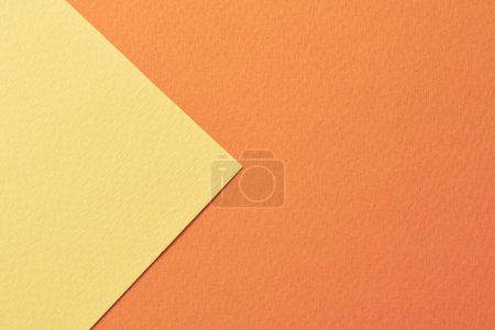 Téléchargez les photos : Papier kraft brut fond, texture du papier orange couleurs jaunes. Maquette avec espace de copie pour le texte - en image libre de droit
