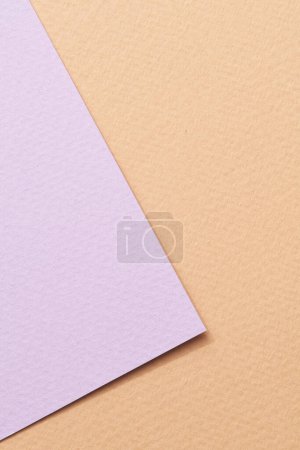 Téléchargez les photos : Papier kraft brut fond, texture du papier beige lilas couleurs. Maquette avec espace de copie pour le texte - en image libre de droit