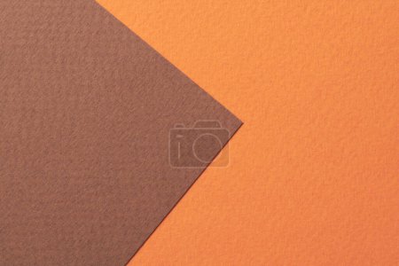 Foto de Fondo de papel kraft áspero, textura de papel naranja colores marrones. Mockup con espacio de copia para texto - Imagen libre de derechos