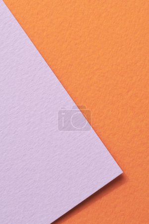 Foto de Fondo de papel kraft áspero, textura de papel naranja colores lila. Mockup con espacio de copia para texto - Imagen libre de derechos