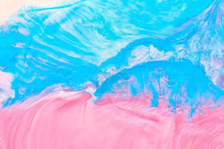 Foto de Fondo abstracto creativo multicolor. Textura de pintura acrílica. Manchas y manchas de tinta de alcohol rosa colores azules, ar fluido - Imagen libre de derechos
