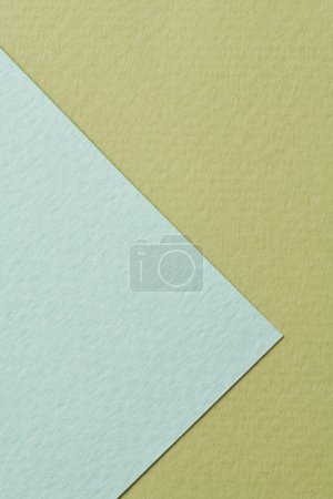 Téléchargez les photos : Papier kraft brut, texture papier menthe vert olive. Maquette avec espace de copie pour le texte - en image libre de droit