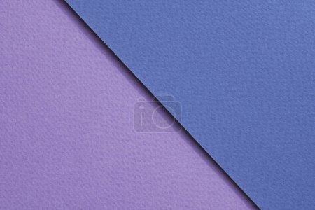 Téléchargez les photos : Papier kraft brut fond, texture de papier couleurs bleu lilas. Maquette avec espace de copie pour tex - en image libre de droit