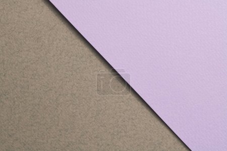 Téléchargez les photos : Papier kraft brut fond, texture du papier lilas couleurs gris. Maquette avec espace de copie pour tex - en image libre de droit