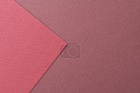 Téléchargez les photos : Papier kraft brut fond, texture du papier différentes nuances de rouge bordeaux. Maquette avec espace de copie pour tex - en image libre de droit