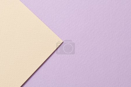Foto de Fondo de papel kraft áspero, textura de papel lila colores beige. Burla con espacio de copia para tex - Imagen libre de derechos