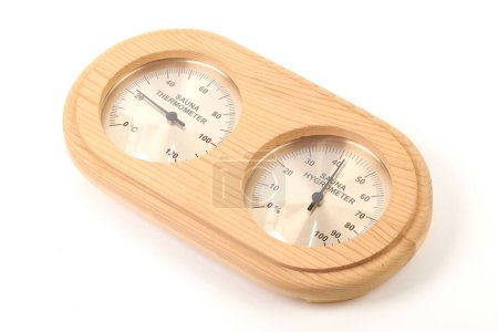 Sauna-Thermometer aus Holz isoliert auf weißem Hintergrund