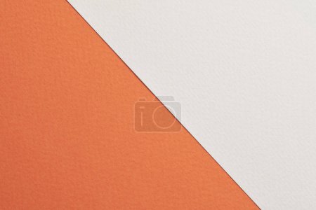 Téléchargez les photos : Papier kraft brut fond, texture du papier blanc couleurs orange. Maquette avec espace de copie pour tex - en image libre de droit