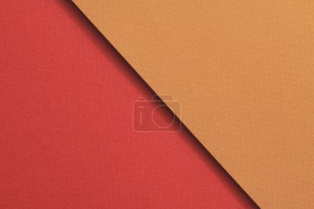 Foto de Fondo de papel kraft áspero, textura de papel marrón colores rojos. Burla con espacio de copia para tex - Imagen libre de derechos