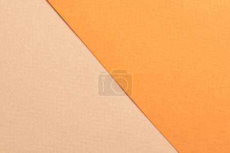 Téléchargez les photos : Papier kraft brut fond, texture du papier couleurs orange beige. Maquette avec espace de copie pour tex - en image libre de droit