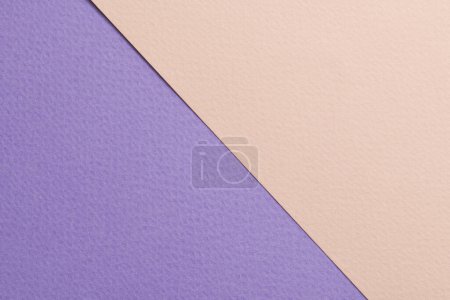 Téléchargez les photos : Papier kraft brut fond, texture papier lilas beige couleurs. Maquette avec espace de copie pour tex - en image libre de droit