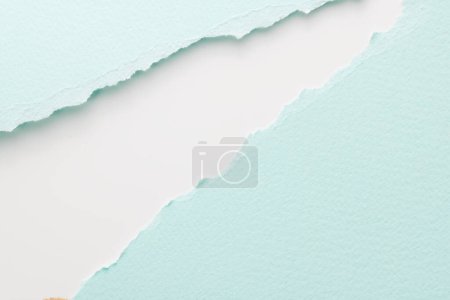 Foto de Collage de arte de piezas de papel rasgado con bordes rotos. Colección de notas pegajosas colores azules blancos, fragmentos de páginas de cuaderno. Fondo abstracto - Imagen libre de derechos