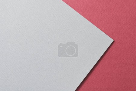 Téléchargez les photos : Papier kraft brut fond, texture du papier rouge bordeaux couleurs gris. Maquette avec espace de copie pour tex - en image libre de droit