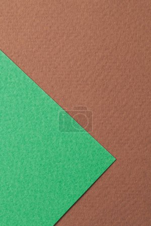 Foto de Fondo de papel kraft áspero, textura de papel de color verde marrón. Burla con espacio de copia para tex - Imagen libre de derechos