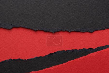 Foto de Collage de arte de piezas de papel rasgado con bordes rotos. Colección de notas adhesivas colores negros rojos, fragmentos de páginas de cuadernos. Fondo abstracto - Imagen libre de derechos