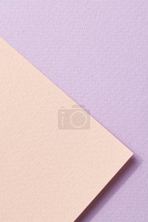 Téléchargez les photos : Papier kraft brut fond, texture papier lilas beige couleurs. Maquette avec espace de copie pour tex - en image libre de droit