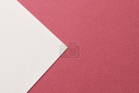 Foto de Fondo de papel kraft áspero, textura de papel rojo burdeos colores blancos. Burla con espacio de copia para tex - Imagen libre de derechos