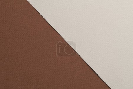 Téléchargez les photos : Papier kraft brut fond, texture du papier brun couleurs gris. Maquette avec espace de copie pour tex - en image libre de droit