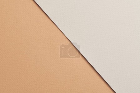 Foto de Fondo de papel kraft áspero, textura de papel gris beige colores. Burla con espacio de copia para tex - Imagen libre de derechos
