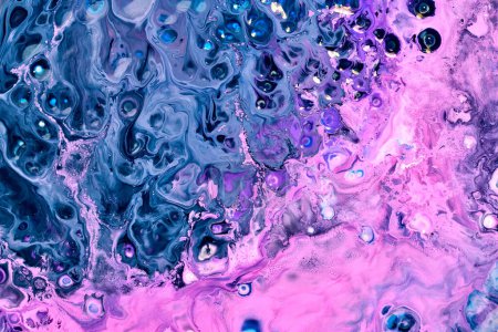 Foto de Patrón hermoso exclusivo, fondo de arte fluido abstracto. Flujo de mezcla de pinturas de color rosa azul que se mezclan. Manchas y rayas de textura de tinta para imprimir y desear - Imagen libre de derechos
