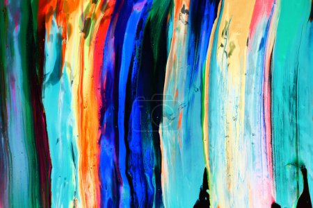 Foto de Fondo abstracto multicolor. Colorido patrón de manchas y manchas de tinta acrílica, impresión de papel pintado, arte fluido. Fondo creativo, pinceladas caóticas pintura acrílica - Imagen libre de derechos