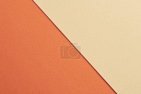 Téléchargez les photos : Papier kraft brut fond, texture du papier couleurs orange beige. Maquette avec espace de copie pour tex - en image libre de droit