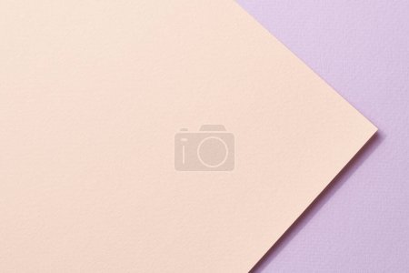 Foto de Fondo de papel kraft áspero, textura de papel lila colores beige. Burla con espacio de copia para tex - Imagen libre de derechos