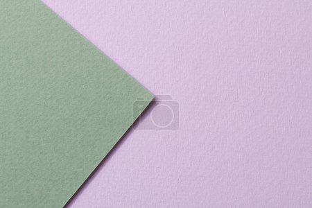 Téléchargez les photos : Papier kraft brut fond, texture du papier lilas couleurs vertes. Maquette avec espace de copie pour tex - en image libre de droit