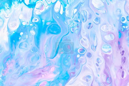 Foto de Patrón hermoso exclusivo, fondo de arte fluido abstracto. Flujo de mezcla de pintura azul lila púrpura mezclando. Manchas y rayas de textura de tinta para imprimir y desear - Imagen libre de derechos