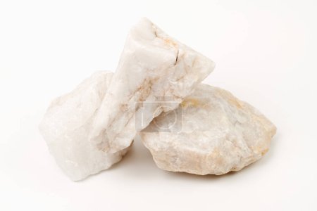 Téléchargez les photos : Ensemble de pierres de sauna isolées sur fond blanc. Pierre minérale naturelle quartz, quartzit - en image libre de droit